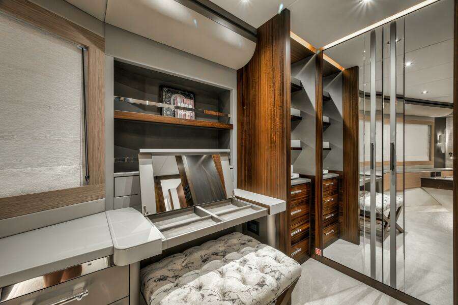 Dolce Far Niente 88ft Sunseeker Yacht For Sale