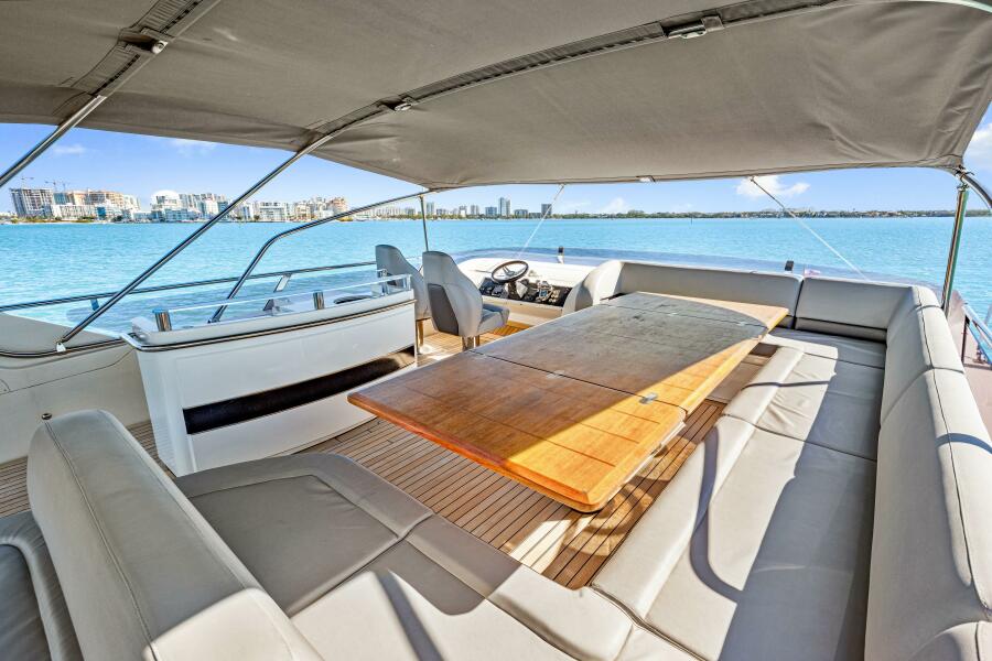 72' 2014 Princess Y72