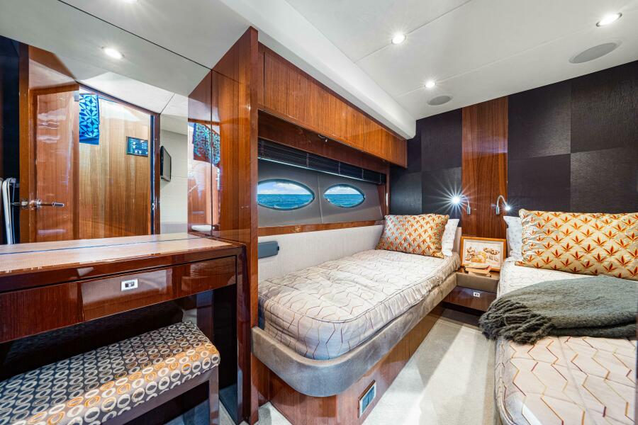 72' 2014 Princess Y72