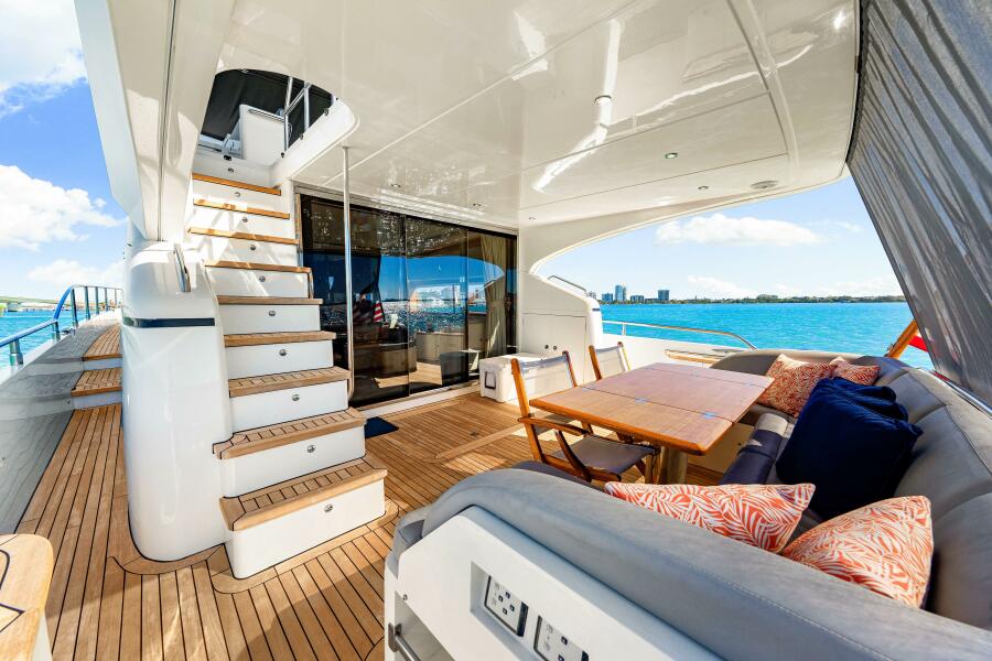 72' 2014 Princess Y72