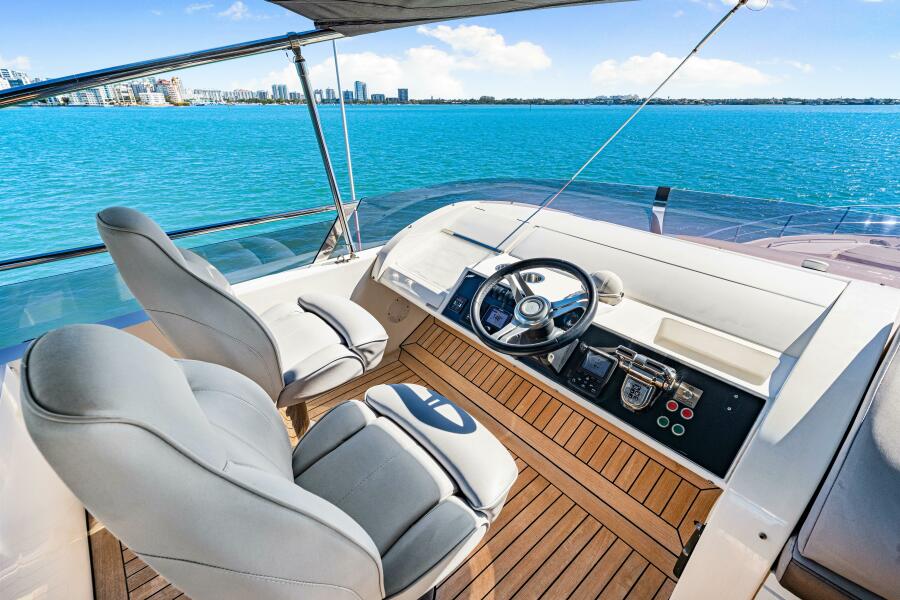 72' 2014 Princess Y72
