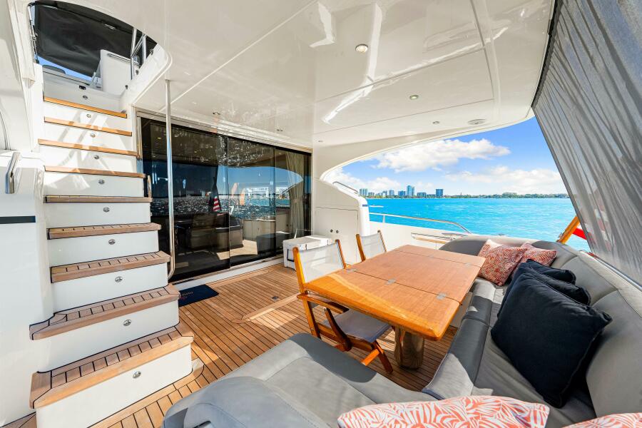 72' 2014 Princess Y72