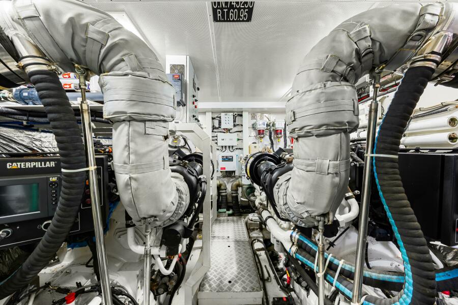 72' 2014 Princess Y72