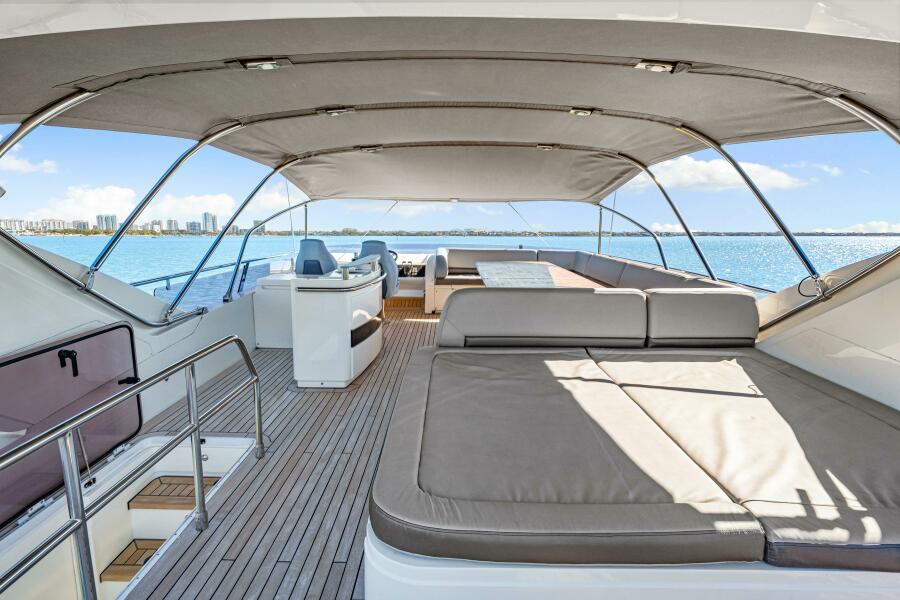 72' 2014 Princess Y72