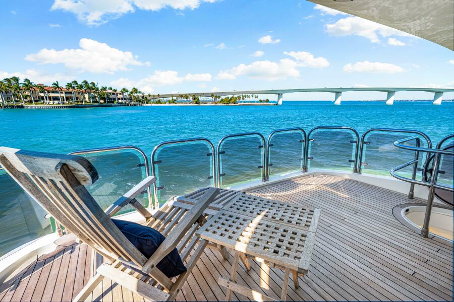 72' 2014 Princess Y72