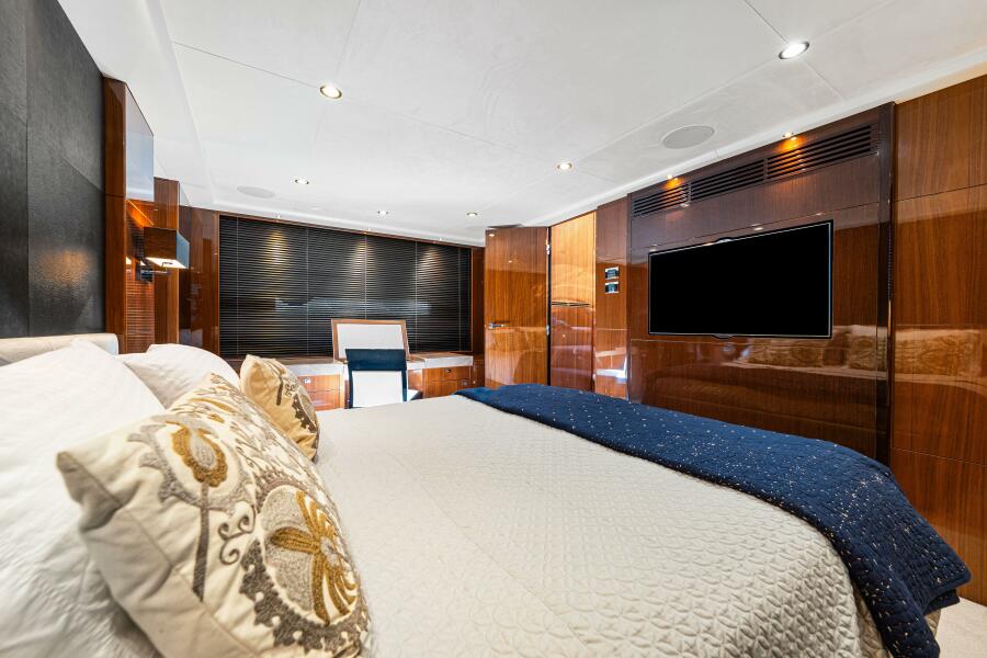 72' 2014 Princess Y72