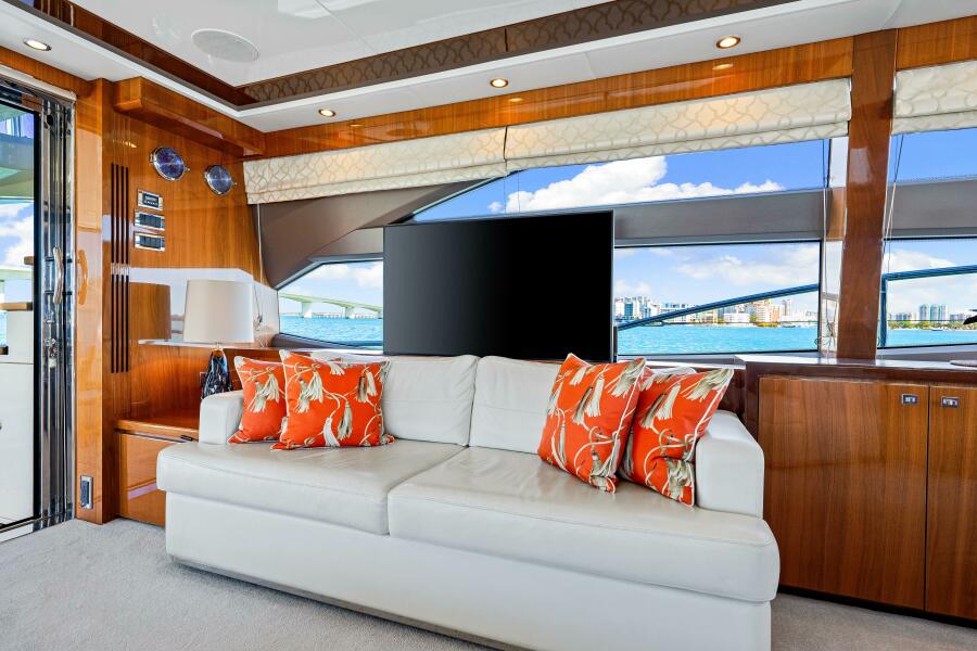 72' 2014 Princess Y72