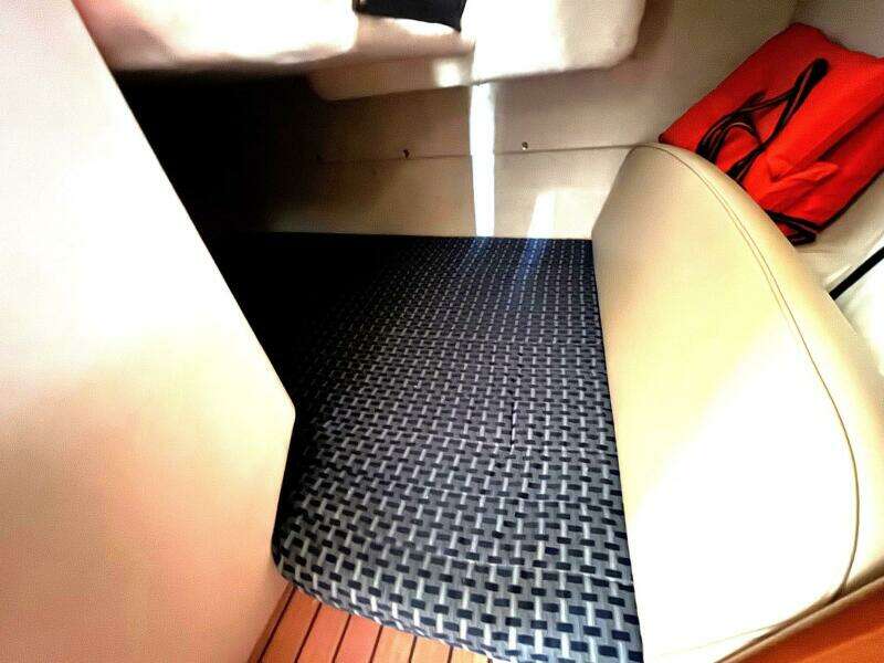 Holly Anne 29ft Bayliner Yacht For Sale