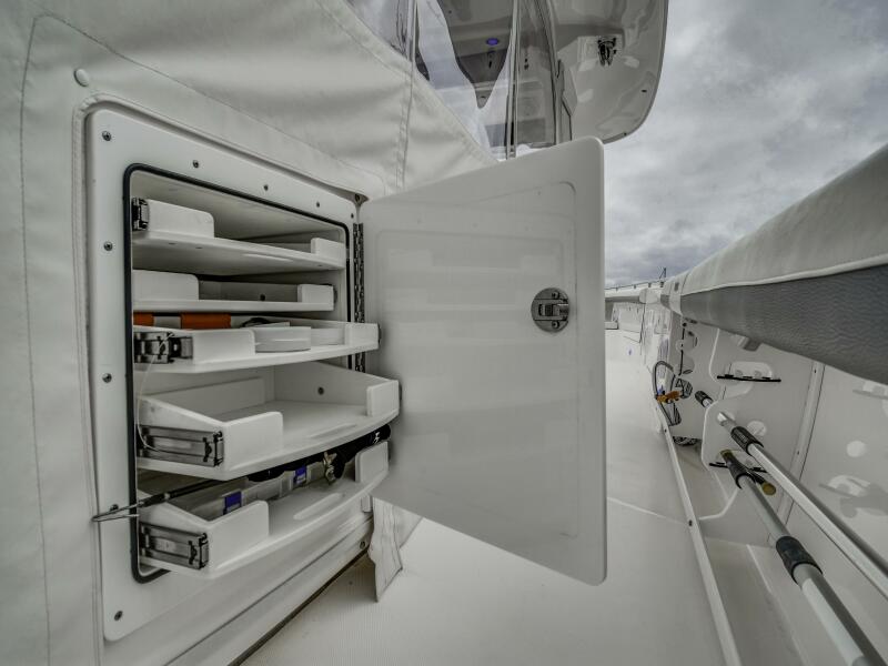 43' 2015 Everglades 435 Center Console