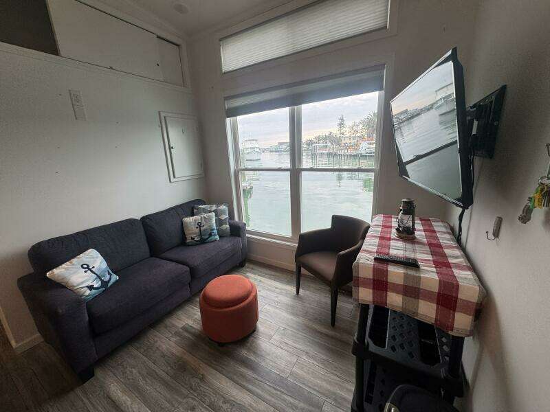 52ft Harbor Home Yacht For Sale