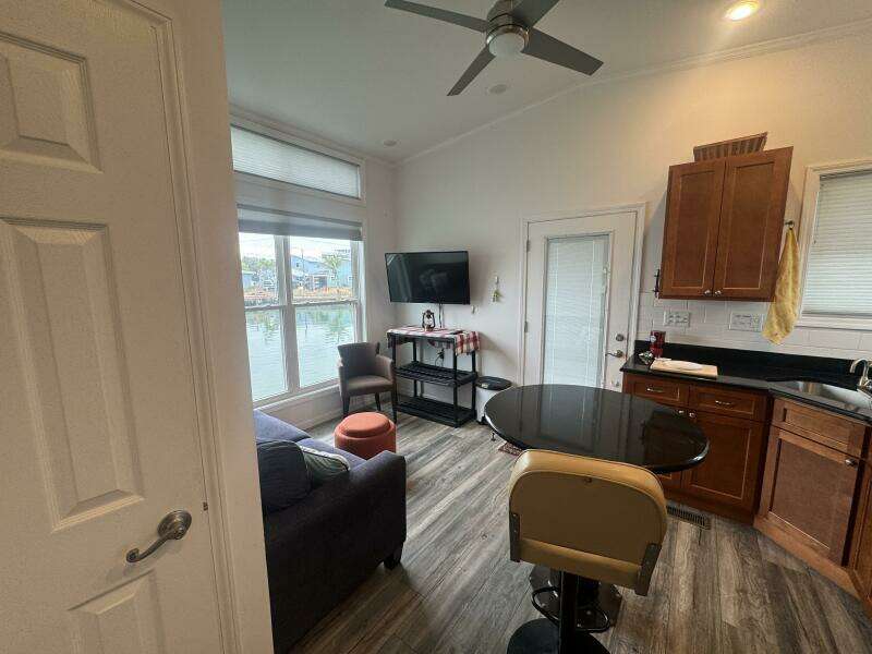 52ft Harbor Home Yacht For Sale