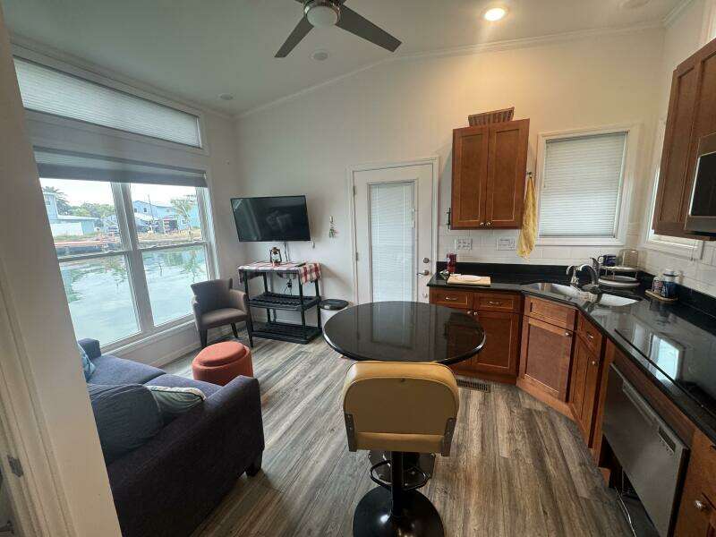 52ft Harbor Home Yacht For Sale