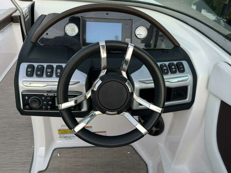 23ft Regal Yacht For Sale