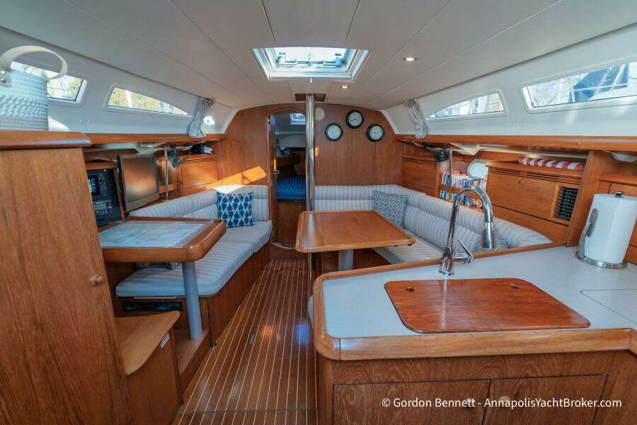 Opie Bea 37ft Jeanneau Yacht For Sale