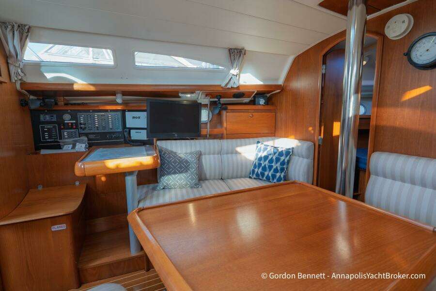 Opie Bea 37ft Jeanneau Yacht For Sale