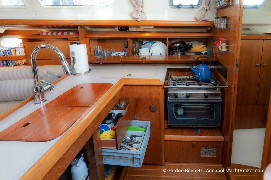 Opie Bea 37ft Jeanneau Yacht For Sale