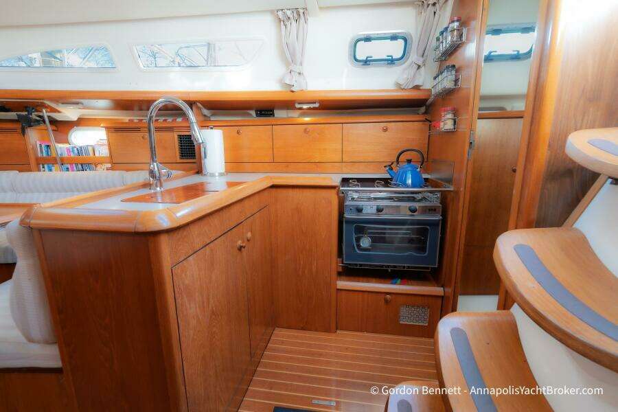 Opie Bea 37ft Jeanneau Yacht For Sale