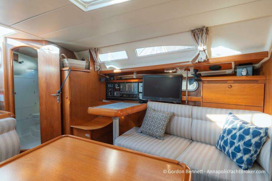 Opie Bea 37ft Jeanneau Yacht For Sale