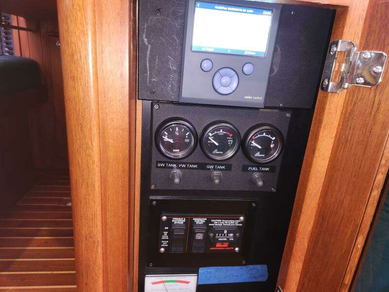 Delphina 55ft Waterline Yacht For Sale