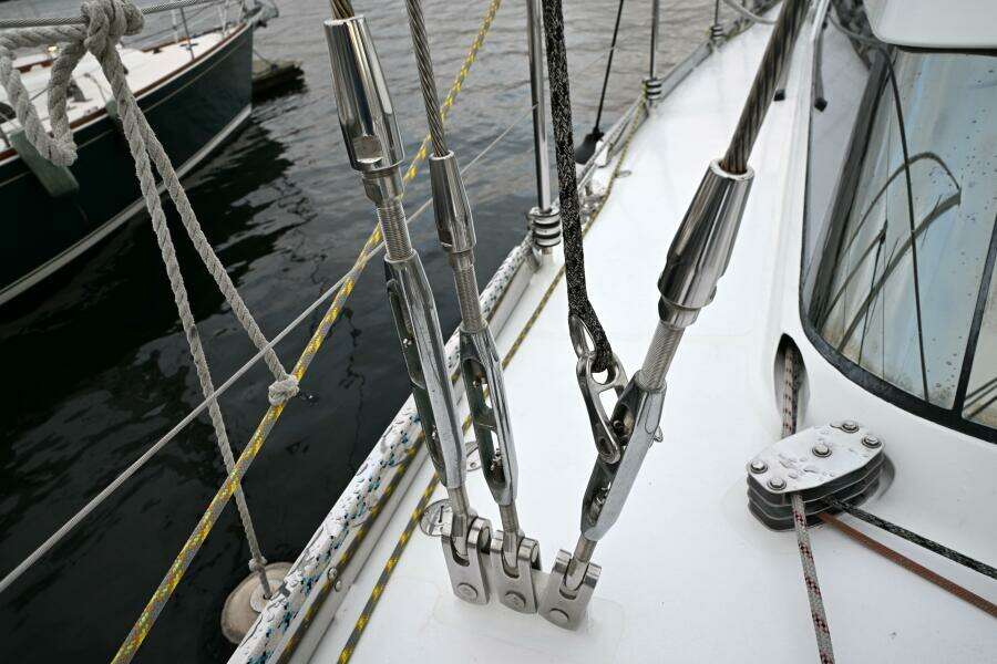 Delphina 55ft Waterline Yacht For Sale