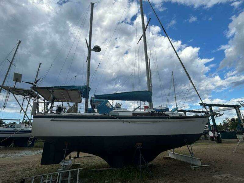 Garuda 36ft Pearson Yacht For Sale