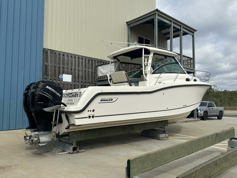 31' 2016 Boston Whaler 315 Conquest