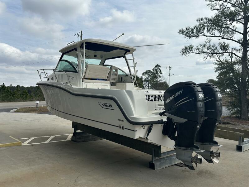 31' 2016 Boston Whaler 315 Conquest