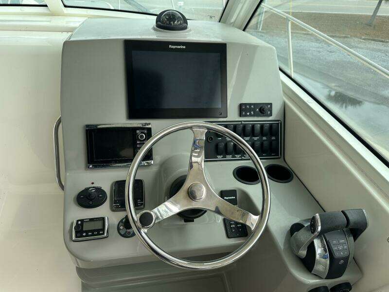 31ft Boston Whaler Yacht For Sale