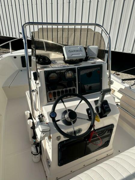 19' 2001 Key West 1900 Sportsman