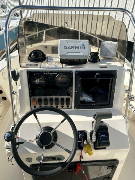 19' 2001 Key West 1900 Sportsman