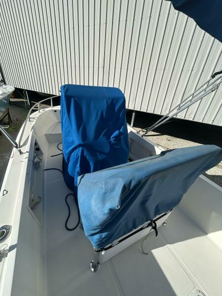 19' 2001 Key West 1900 Sportsman