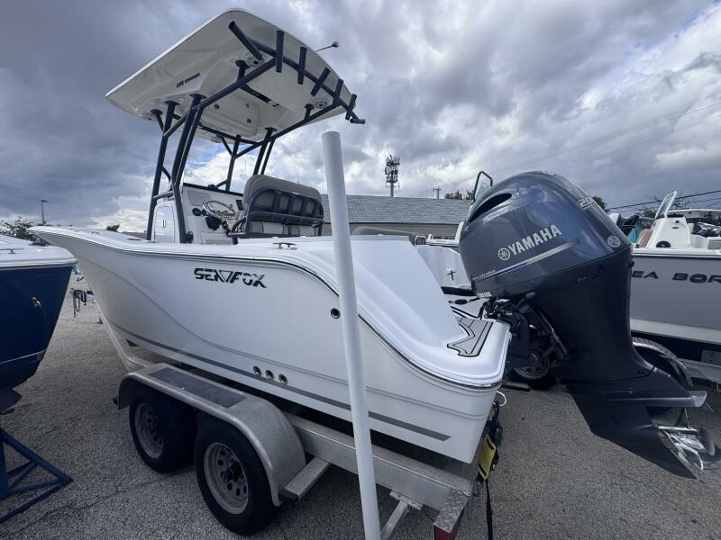 22' 2021 Sea Fox 228 Commander