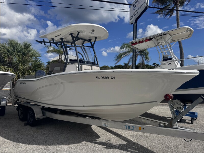 22' 2021 Sea Fox 228 Commander