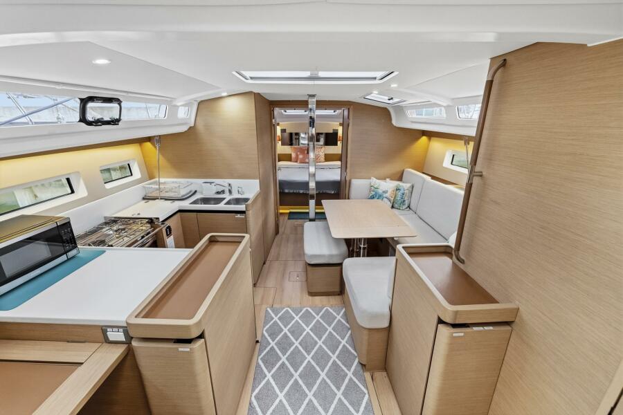 44' 2021 Jeanneau 440