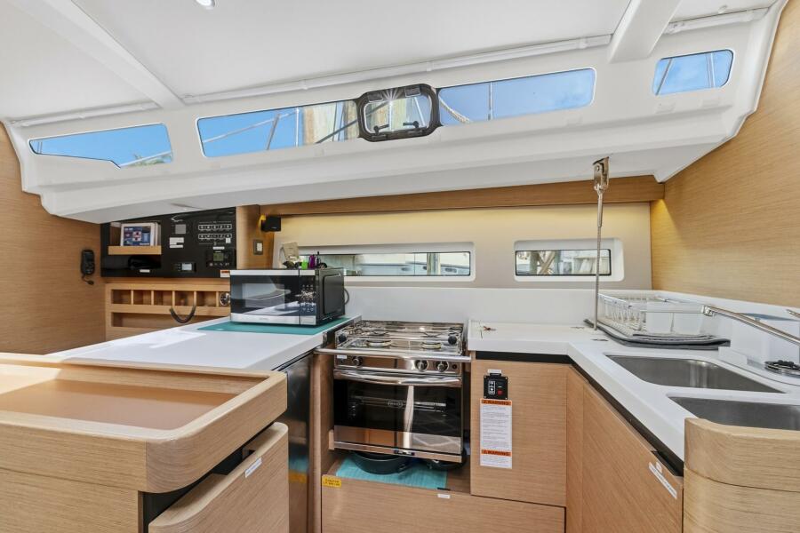 44' 2021 Jeanneau 440