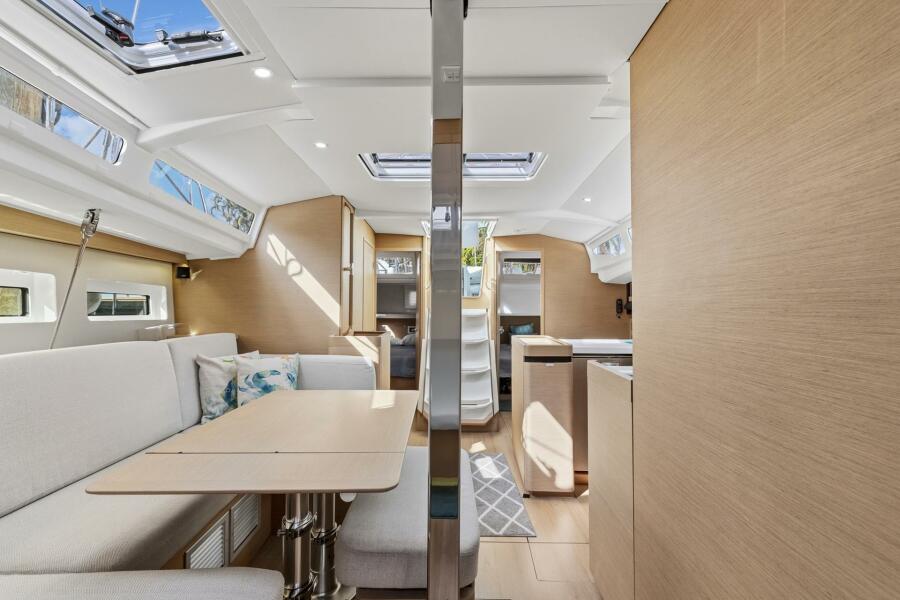 44' 2021 Jeanneau 440