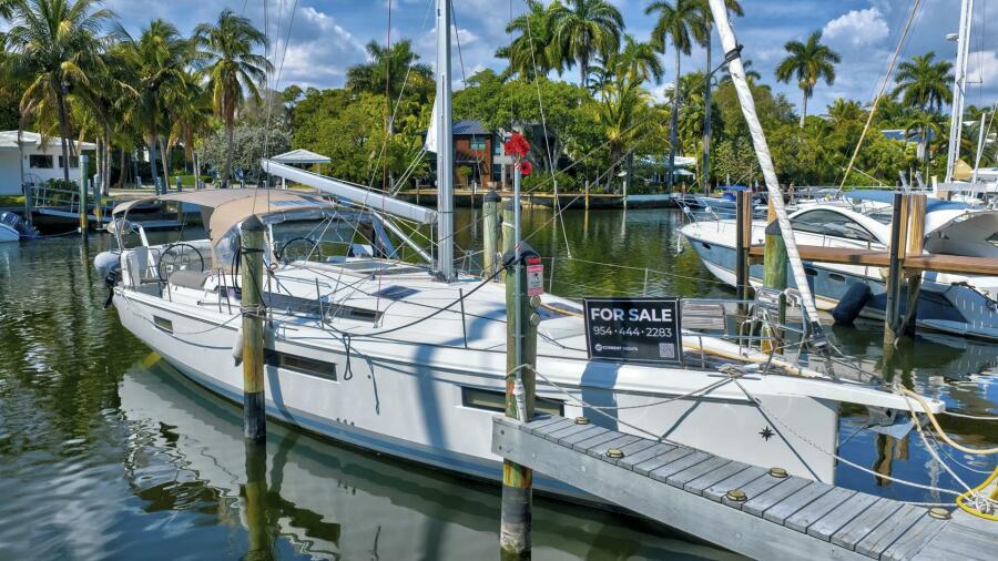 44' 2021 Jeanneau 440