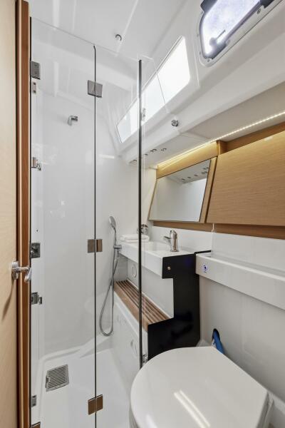 44' 2021 Jeanneau 440