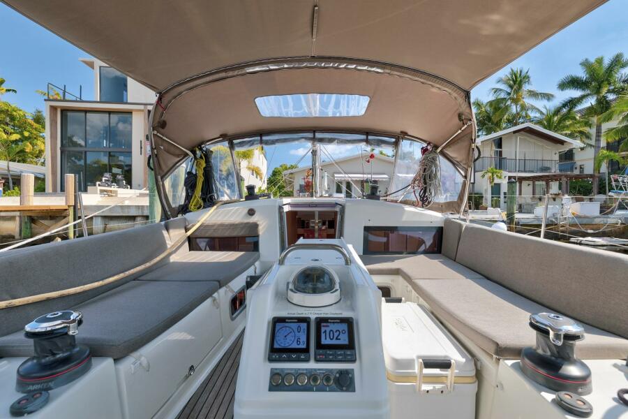 44' 2021 Jeanneau 440