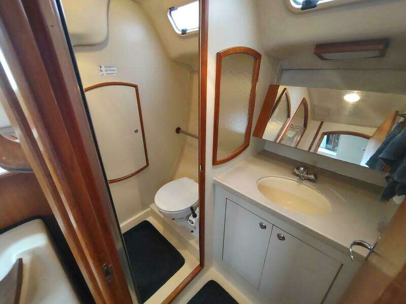 VELELLA 35ft Hunter Yacht For Sale