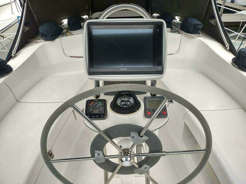 VELELLA 35ft Hunter Yacht For Sale