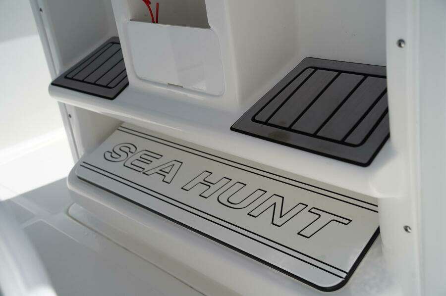 27ft Sea Hunt Yacht For Sale