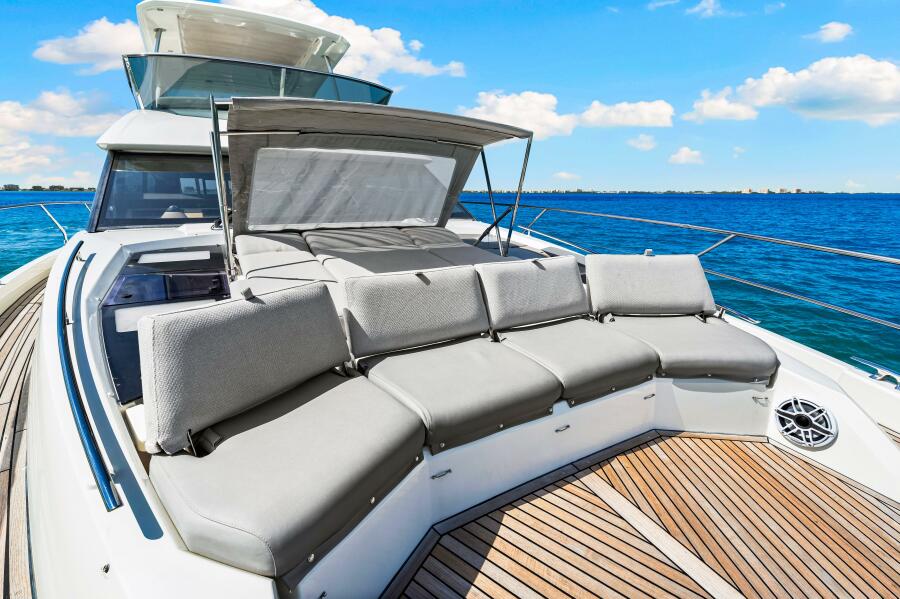 63' 2019 Prestige 630 Flybridge
