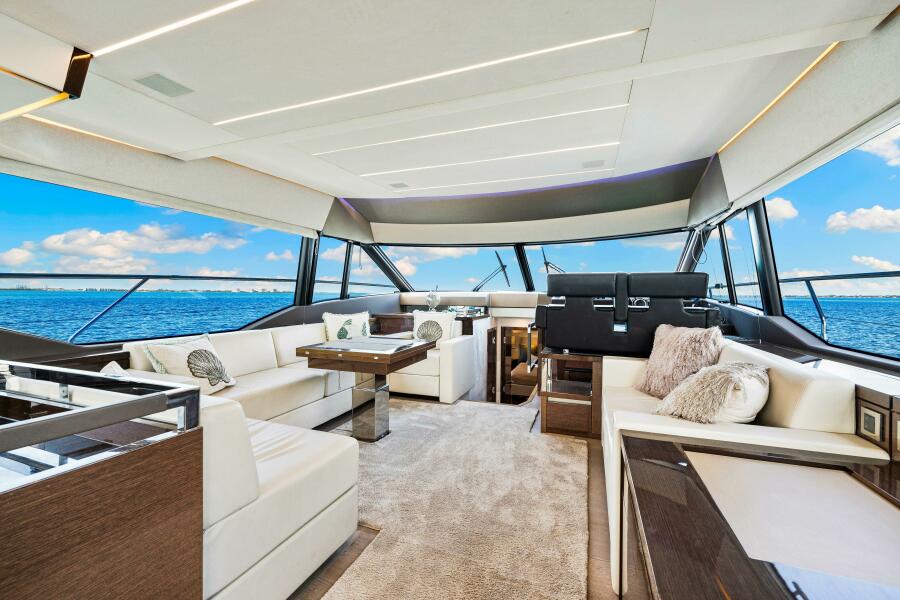 63' 2019 Prestige 630 Flybridge