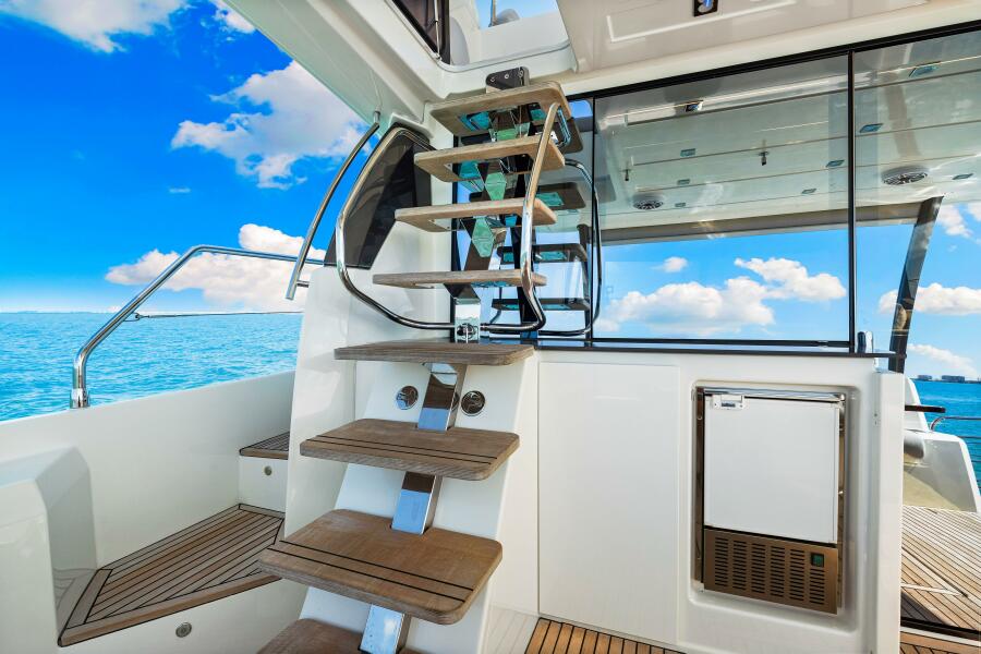 63' 2019 Prestige 630 Flybridge