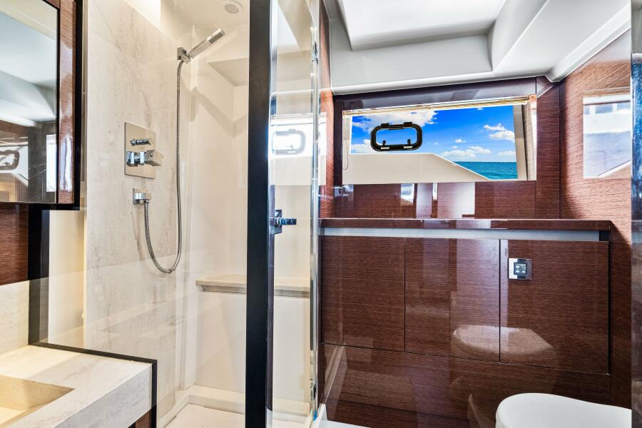 63' 2019 Prestige 630 Flybridge