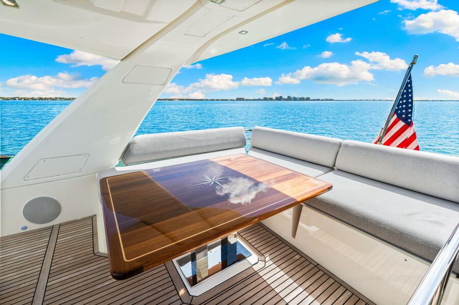 63' 2019 Prestige 630 Flybridge