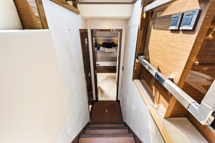 63' 2019 Prestige 630 Flybridge