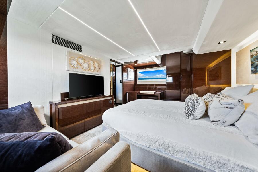 63' 2019 Prestige 630 Flybridge