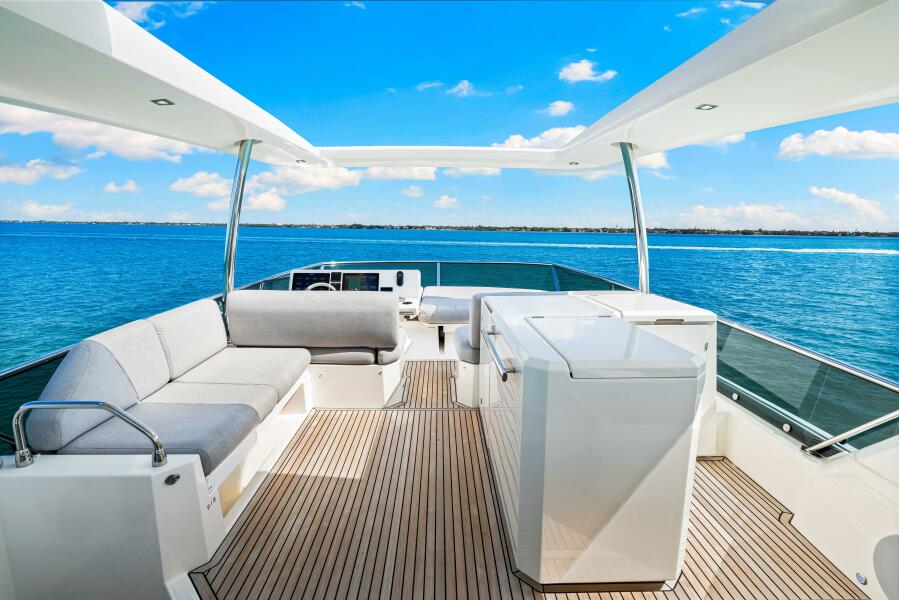 63' 2019 Prestige 630 Flybridge